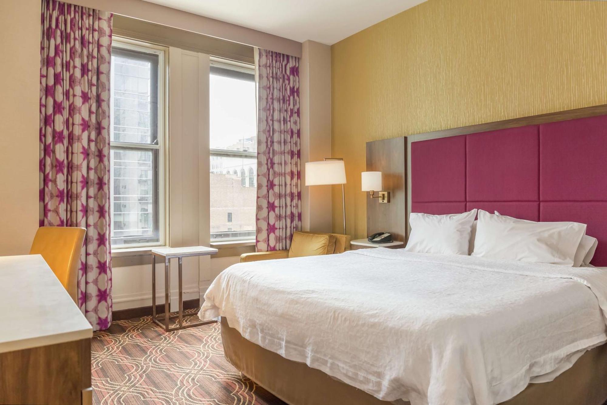 Hampton Inn Majestic Chicago Theatre District Exterior photo